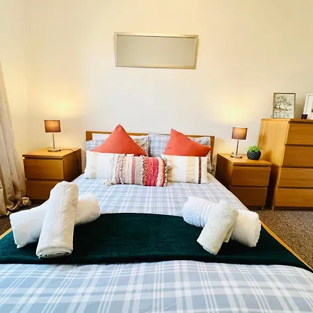 Beautiful & Spacious 2-Bed Flat In City Centre With Free Parking Glasgow Exterior foto