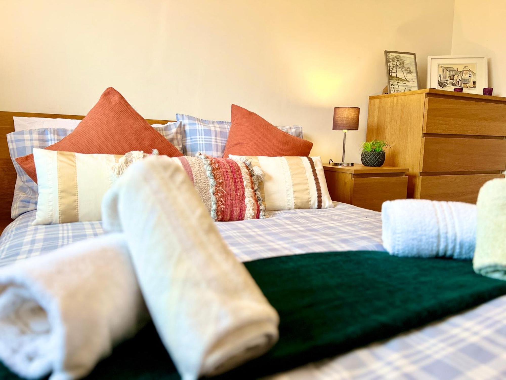 Apartamento Beautiful & Spacious 2-bed Flat In Centre With Free Parking