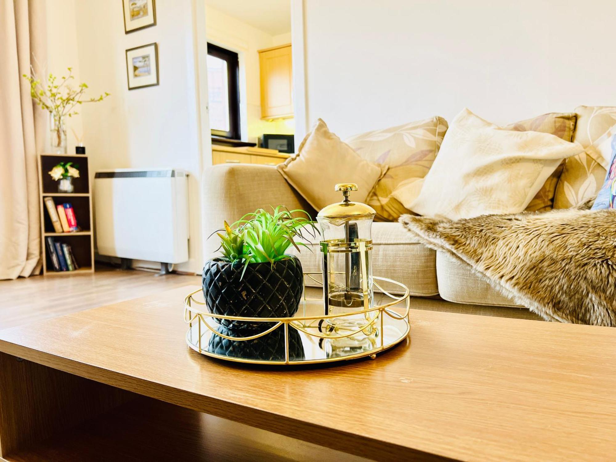Appartamento Beautiful & Spacious 2-bed Flat In Centre With Free Parking