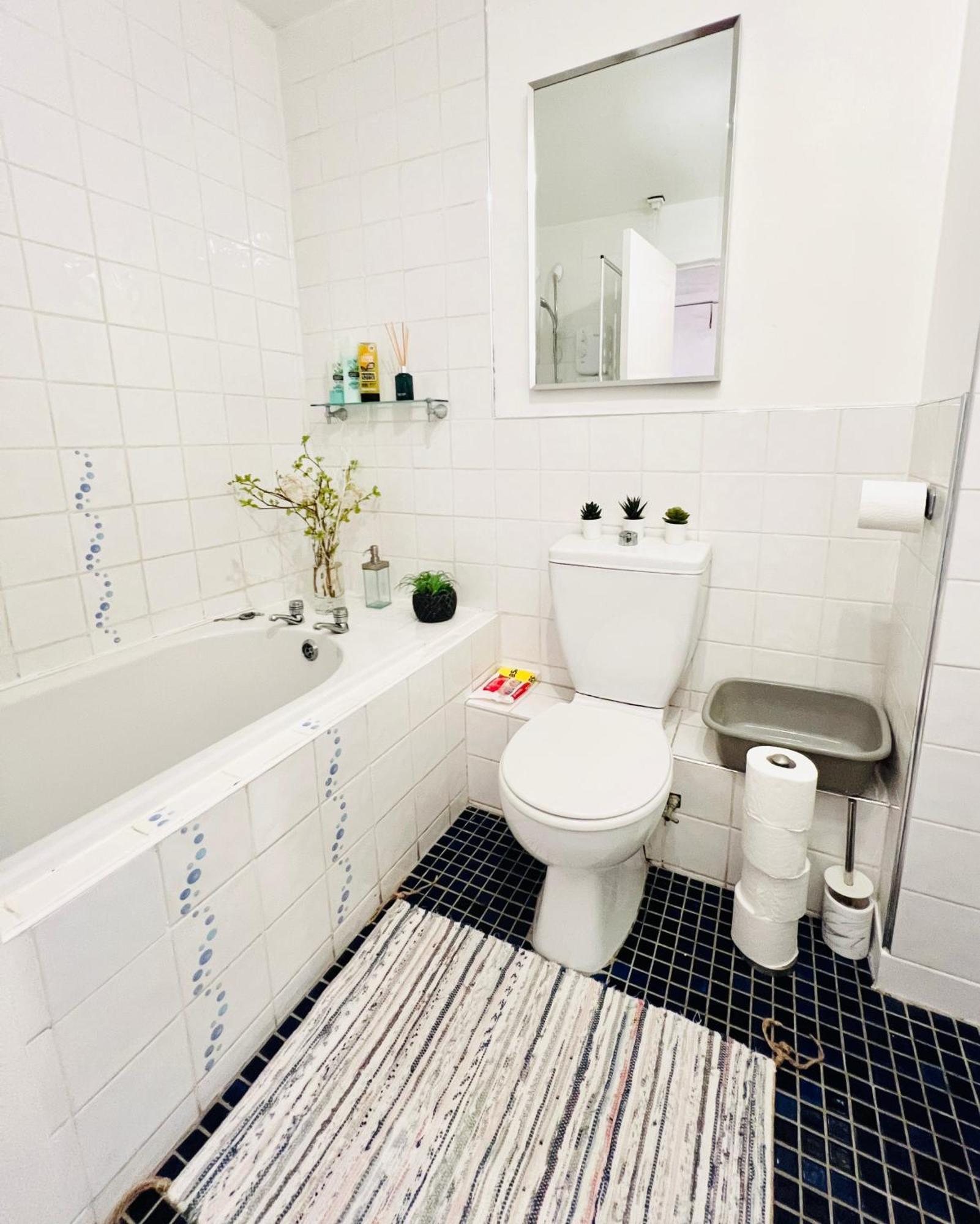 Beautiful & Spacious 2-bed Flat In Centre With Free Parking Apartamento