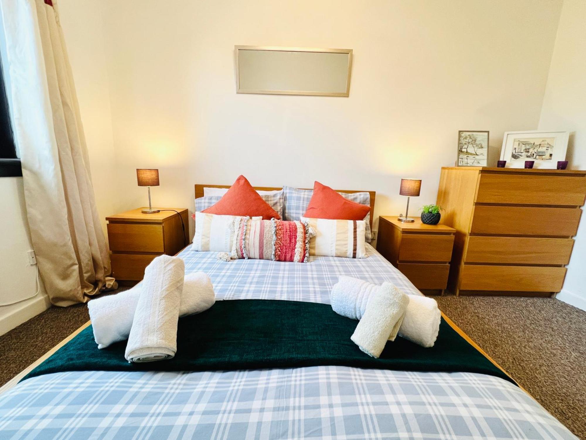 Beautiful & Spacious 2-bed Flat In Centre With Free Parking Apartamento