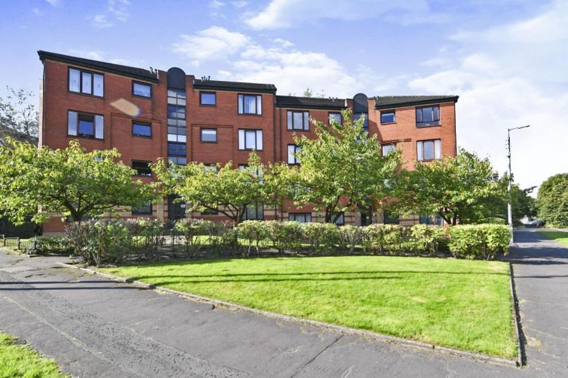 Beautiful & Spacious 2-bed Flat In Centre With Free Parking Apartamento