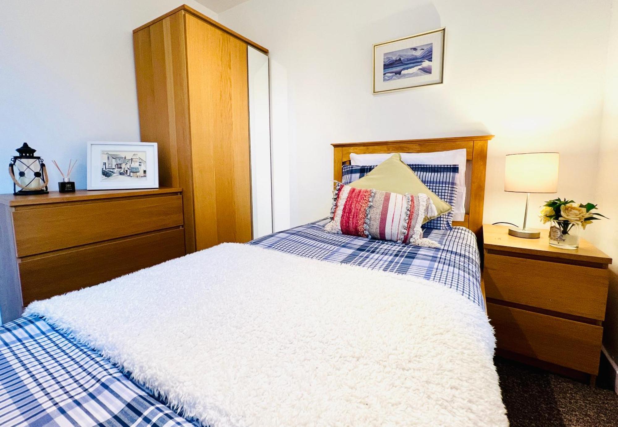 Beautiful & Spacious 2-bed Flat In Centre With Free Parking Apartment Glasgow